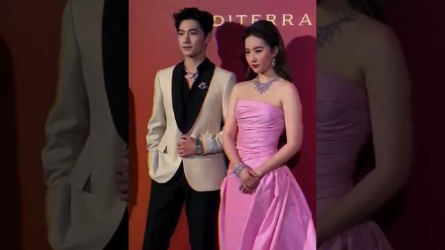 #杨洋 #刘亦菲 时隔八年再同框,内娱男女颜值天花板聚在一起了,好养眼! #杨洋 #刘亦菲 时隔八年再同框,内娱男女颜值天花板聚在一起了,好养眼!