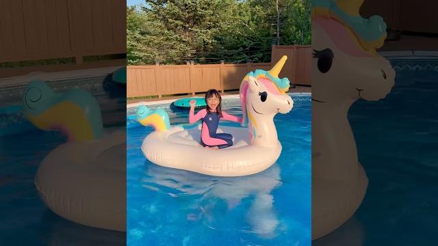 Mom’s surprise at the swimming pool ️ Mom’s surprise at the swimming pool ️