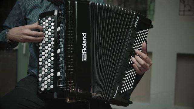 Roland fr-4x series v-accordion perfomance Roland fr-4x series v-accordion perfomance