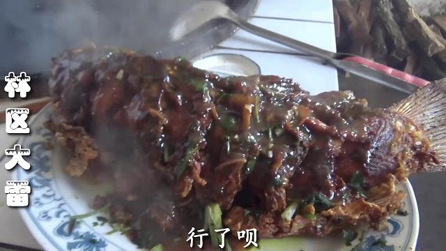 小山沟大年三十都吃啥?满满一桌子肉菜,这一顿可以吃好几天 小山沟大年三十都吃啥?满满一桌子肉菜,这一顿可以吃好几天
