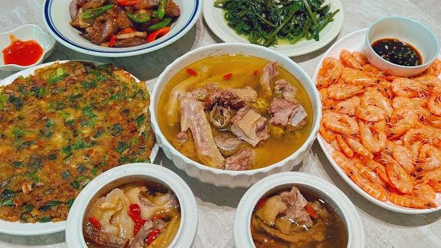 婆婆养的鸭子做药膳老鸭汤,自家鸭子肥得流油! 婆婆养的鸭子做药膳老鸭汤,自家鸭子肥得流油!