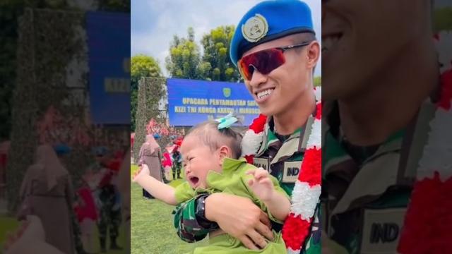Ayah gemes dengan anak gadisnya yg lama gak berjumpa Ayah gemes dengan anak gadisnya yg lama gak berjumpa