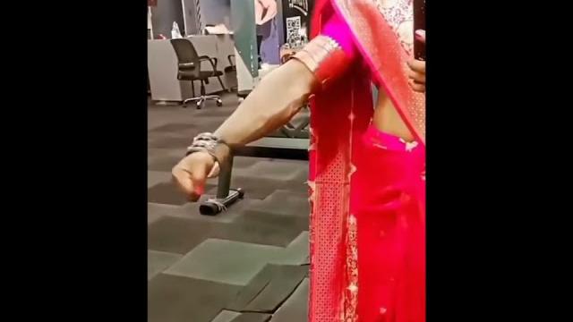 Look at aunty ke body like or subscribe Look at aunty ke body like or subscribe