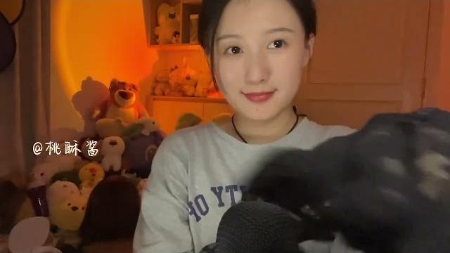 今天更新一期蕾丝手套的触发音,希望观众老爷和小姐们喜欢#asmr #助眠 今天更新一期蕾丝手套的触发音,希望观众老爷和小姐们喜欢#asmr #助眠