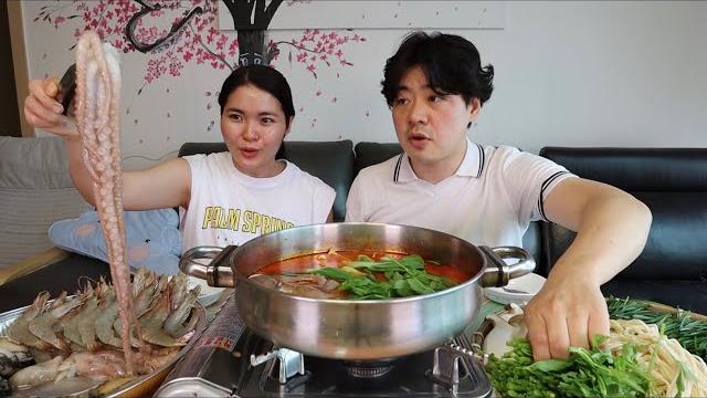 Vlog 368| làm nồi lẩu hải sản tươi ngon quá xá Vlog 368| làm nồi lẩu hải sản tươi ngon quá xá