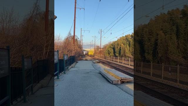 Amtrak metro liner flys by malvern  Amtrak metro liner flys by malvern 