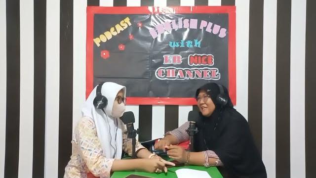 English class : tentang aktivitas di hari sekolah/hari kerja (khanza, siswa smp negeri 8 palembang) English class : tentang aktivitas di hari sekolah/hari kerja (khanza, siswa smp negeri 8 palembang)
