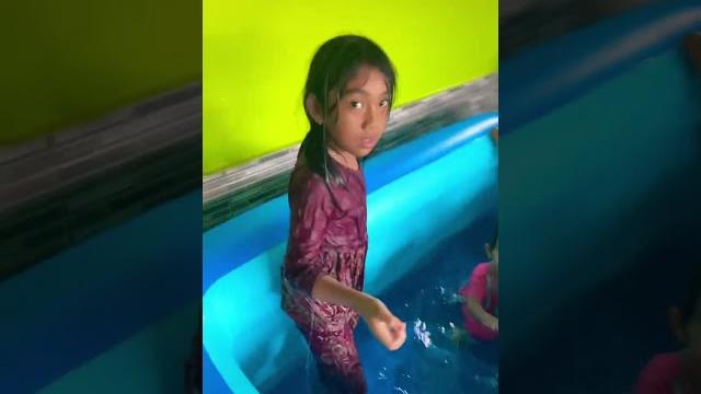 Mandi dikolam buatan #shorts Mandi dikolam buatan #shorts