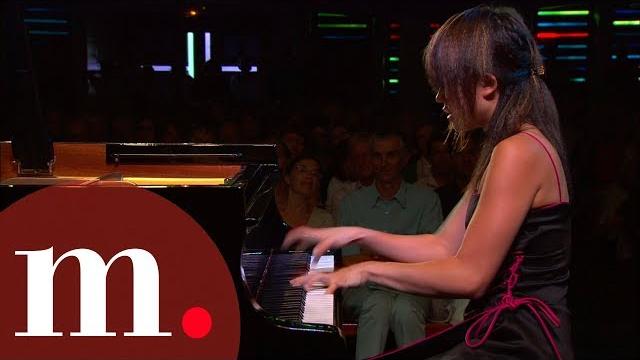 Yuja wang plays the flight of the bumble-bee (vol du bourdon) Yuja wang plays the flight of the bumble-bee (vol du bourdon)