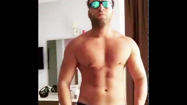 Taner tolga tarlacı ricardo dansı yapıyor Taner tolga tarlacı ricardo dansı yapıyor