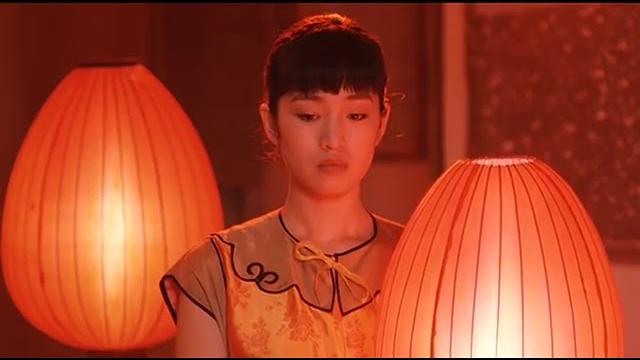 中国电影《大红灯笼高高挂》张艺谋执导,巩俐主演,中国电影合作制片公司1991年摄制。 中国电影《大红灯笼高高挂》张艺谋执导,巩俐主演,中国电影合作制片公司1991年摄制。