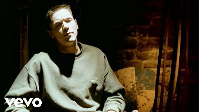 Manau - la tribu de dana (clip officiel remasterisé) Manau - la tribu de dana (clip officiel remasterisé)