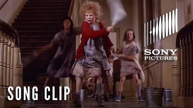 Annie (1982) - “it’s the hard knock life” full clip Annie (1982) - “it’s the hard knock life” full clip