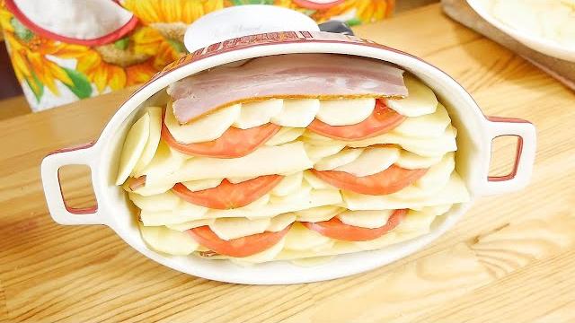Запеченная картошка с сыром и грудинкой Запеченная картошка с сыром и грудинкой