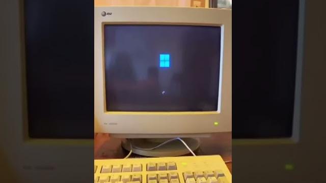 Установил windows 11 на старый компьютер 1990 года Установил windows 11 на старый компьютер 1990 года