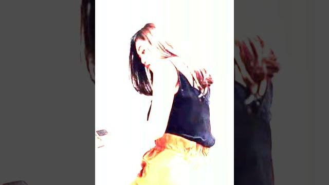 Emot tante anggun Emot tante anggun