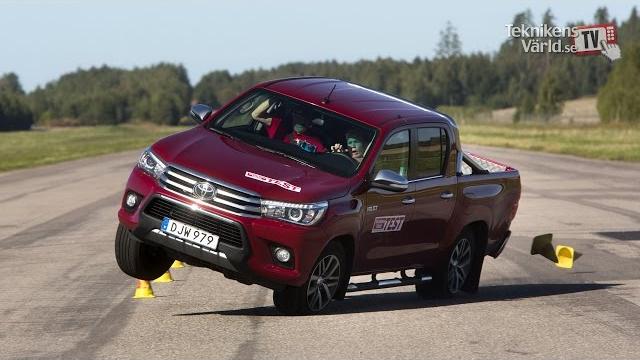 The new toyota hilux 2016 fails moose test The new toyota hilux 2016 fails moose test