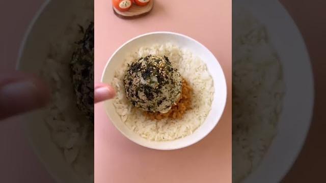 跟着蜡笔小新学做“超级豪华大饭团‘!#蜡笔小新 #饭团 跟着蜡笔小新学做“超级豪华大饭团‘!#蜡笔小新 #饭团
