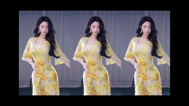 你是喜欢黄衣战裙的坏空空还是喜欢上一个中的兔女郎版坏空空 你是喜欢黄衣战裙的坏空空还是喜欢上一个中的兔女郎版坏空空