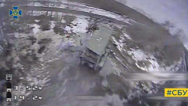 Moment kamikaze drone destroys russians’ modern tos-1a "solntsepyok" flamethrower system Moment kamikaze drone destroys russians’ modern tos-1a "solntsepyok" flamethrower system