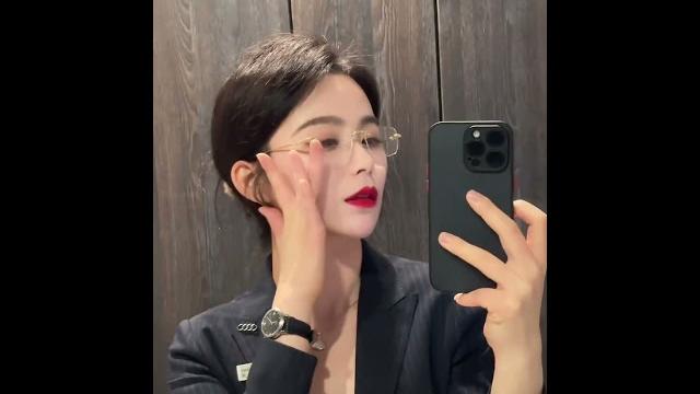 梨花哪有三十岁香#奥迪销售 #职业装 #梨花哪有20岁香 梨花哪有三十岁香#奥迪销售 #职业装 #梨花哪有20岁香