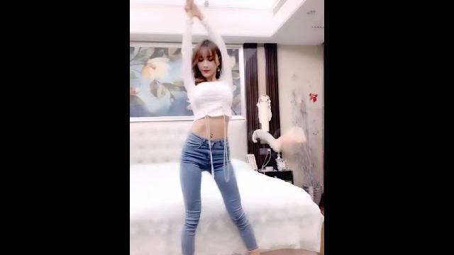 花椒直播 姚小妖热舞 新发型 可爱 花椒直播 姚小妖热舞 新发型 可爱