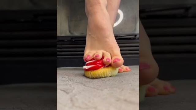 Feet good crush, cupcake | asmr & crushing Feet good crush, cupcake | asmr & crushing