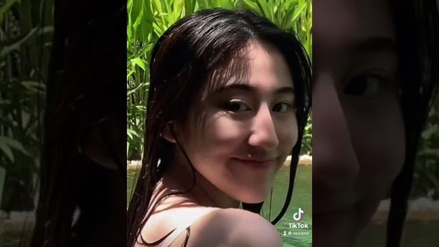 Onic cesian lagi berenang Onic cesian lagi berenang