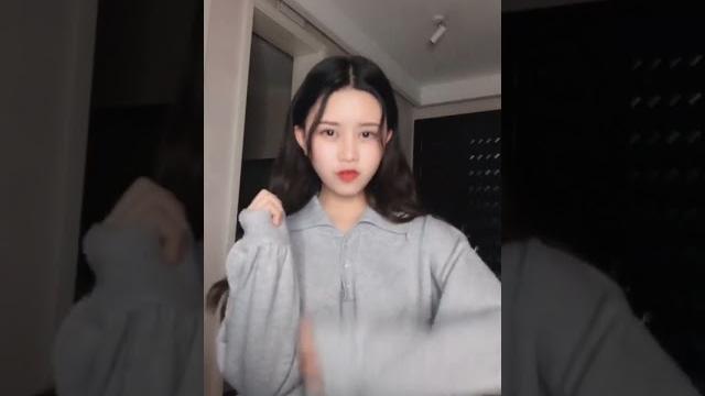 发量太多 头发太油 不敢甩不敢甩 怕甩出冬天的第一场雪~ 发量太多 头发太油 不敢甩不敢甩 怕甩出冬天的第一场雪~