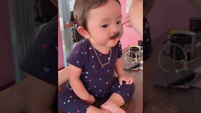 Kenapa lexie dikasih makan kepalanya goyang? #leika #viral #shorts Kenapa lexie dikasih makan kepalanya goyang? #leika #viral #shorts