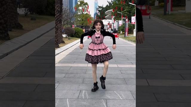 Robot or real girl? #dance #ello #pop #dancer #asian #shorts Robot or real girl? #dance #ello #pop #dancer #asian #shorts