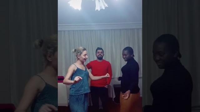 Üniversiteli gençler twerk show yapıyor Üniversiteli gençler twerk show yapıyor