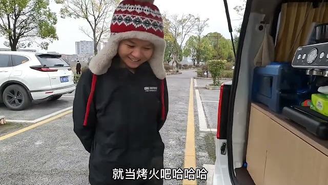 美女剃光头第一次自驾游把面包车改成能睡觉的床车,柴油抽拉灶很实用,回忆初遇汪汪妹 美女剃光头第一次自驾游把面包车改成能睡觉的床车,柴油抽拉灶很实用,回忆初遇汪汪妹