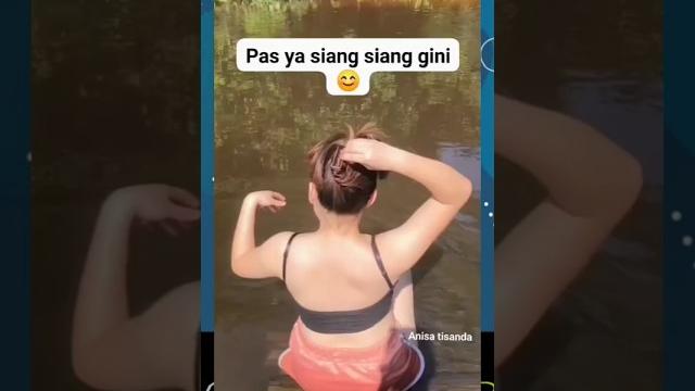Tante mandi di sungai#tante Tante mandi di sungai#tante