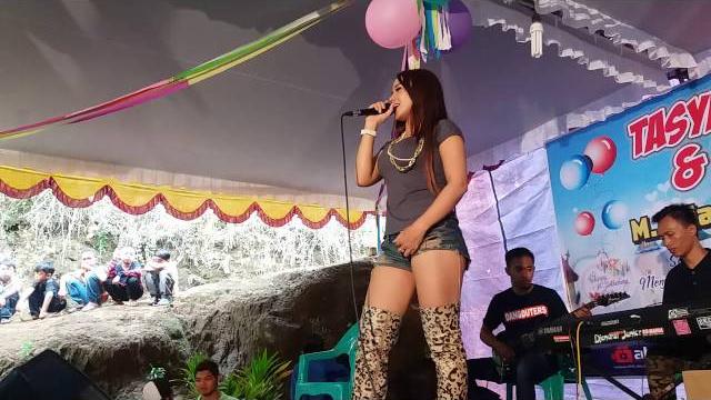 Uut selly live pucung Uut selly live pucung