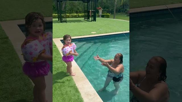 Daughter jumps in pool for the first time #shorts Daughter jumps in pool for the first time #shorts