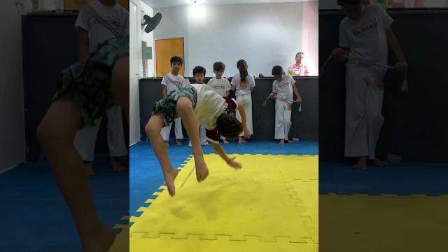 Isso com apenas 5 anos #capoeira #mortal #backflip Isso com apenas 5 anos #capoeira #mortal #backflip
