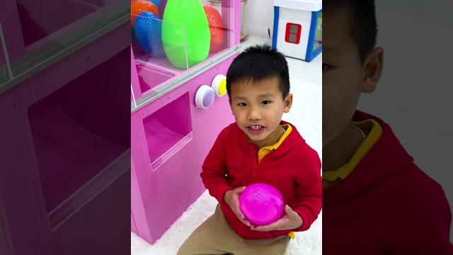 Kaden & jannie: the magic of sharing toys! Kaden & jannie: the magic of sharing toys!