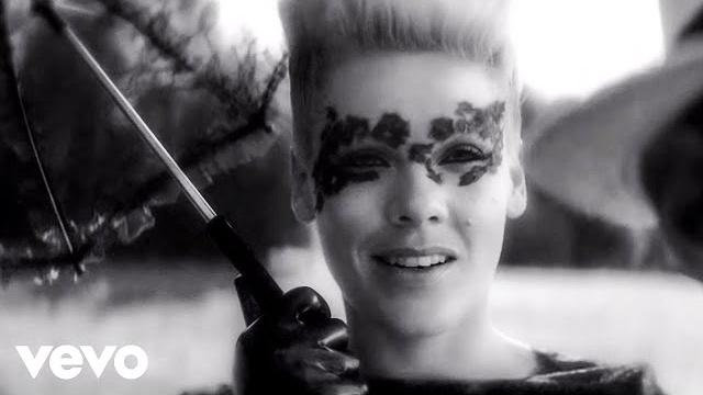 P!nk - blow me (one last kiss) P!nk - blow me (one last kiss)