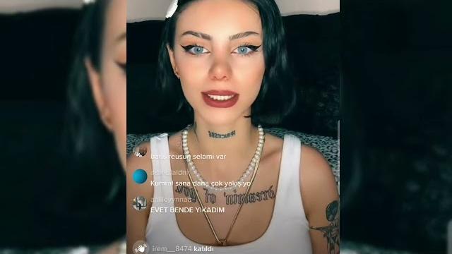 Yeahmur kedim çok kötü kokuyor parfüm sıkıyorum Yeahmur kedim çok kötü kokuyor parfüm sıkıyorum