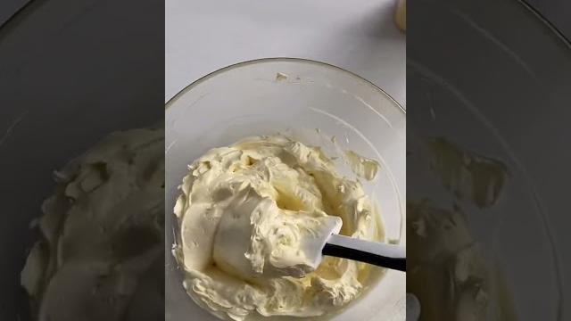 Крем для торта. крем из масла и сгущёнки. Крем для торта. крем из масла и сгущёнки.