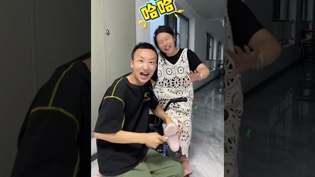 你想用那个挠痒痒?#挠脚心 #挠痒痒 #看一遍笑一遍 你想用那个挠痒痒?#挠脚心 #挠痒痒 #看一遍笑一遍