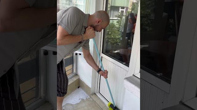 Şaziye teyzenin bayram temizliğini yaptık. Şaziye teyzenin bayram temizliğini yaptık.