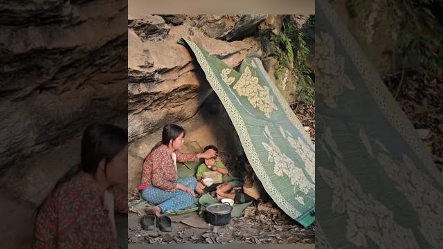 Poor single mother - sadly looking for a new place to live #bamboohouse #singlemom #construction Poor single mother - sadly looking for a new place to live #bamboohouse #singlemom #construction