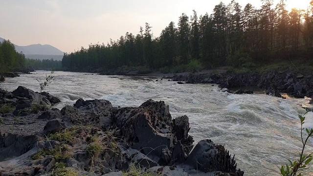 Горная река сунтар. Горная река сунтар.