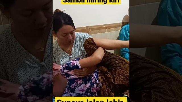 Posisi miring kiri sambil mengedan Posisi miring kiri sambil mengedan