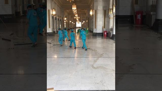 Saudi arabia - cleaning in the holy mosque of makkah !!! Saudi arabia - cleaning in the holy mosque of makkah !!!