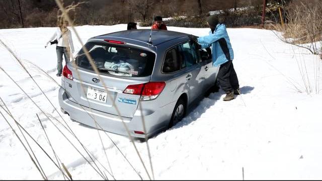 20120326-ㄍㄟ掰 開入積雪停車場 刁車~~還配 雪胎@@ 蝦到爆 20120326-ㄍㄟ掰 開入積雪停車場 刁車~~還配 雪胎@@ 蝦到爆