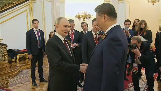Фицо идёт как спортсмен, си благодарит за парад: как мир поздравлял путина с днём победы Фицо идёт как спортсмен, си благодарит за парад: как мир поздравлял путина с днём победы