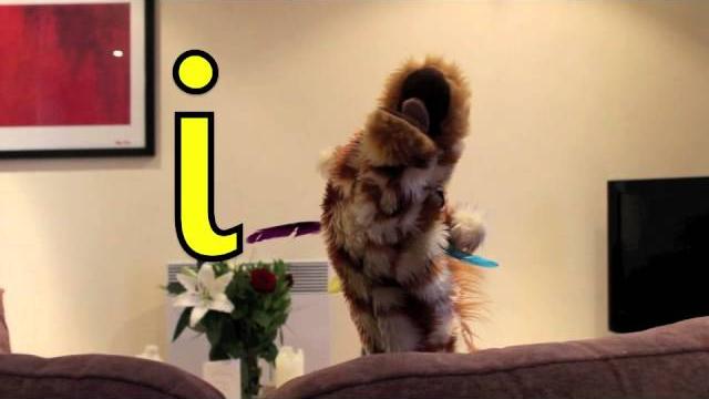 Geraldine the giraffe learns /i/ Geraldine the giraffe learns /i/